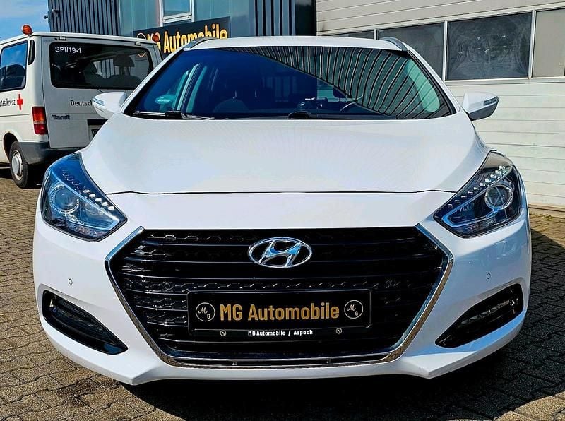 Gebraucht Hyundai i40 Trend 141 PS (103 kW) 2016 Weiß Kombi