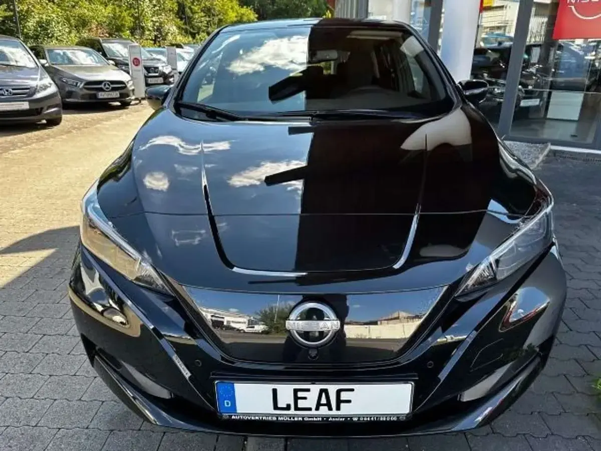 Gebraucht Nissan Leaf N-Connecta 110 kW (150 PS) 2024 Black (m) Kleinwagen