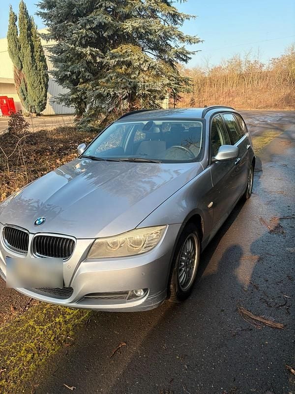 Gebraucht BMW 318 143 PS (105 kW) 2010 Silber Kombi