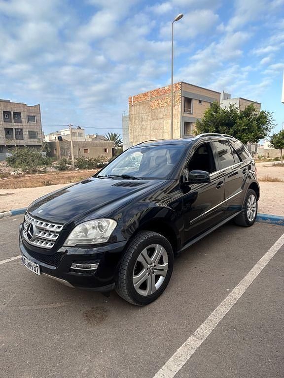 Schwarz Gebraucht 2010 Mercedes ML350 Edition SUV | 9.500 € - Bild 1/4