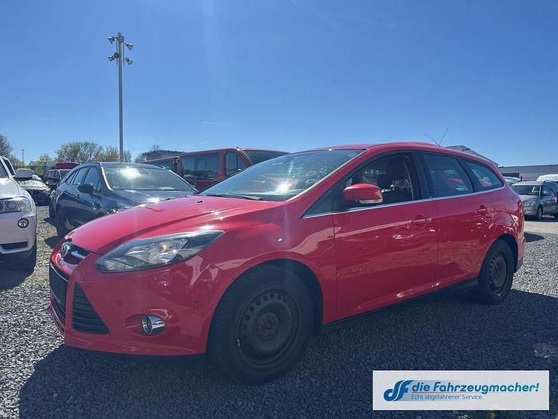 Gebraucht Ford Focus Titanium 140 PS (102 kW) 2013 Rot Limousine