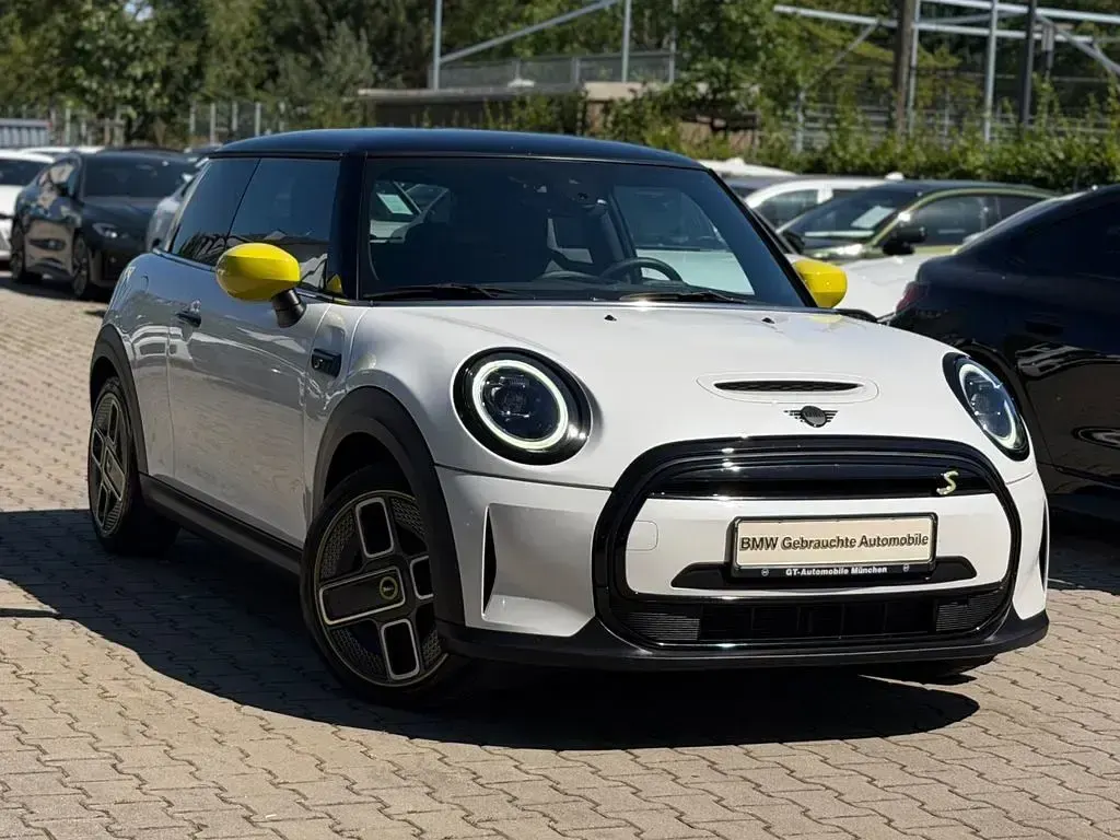 Gebraucht Mini Cooper SE 135 kW (184 PS) 2023 Weiß Kleinwagen