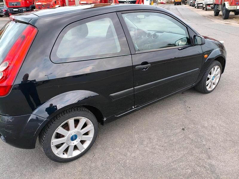 Gebraucht Ford Fiesta 90 PS (66 kW) 2006 Schwarz Kleinwagen