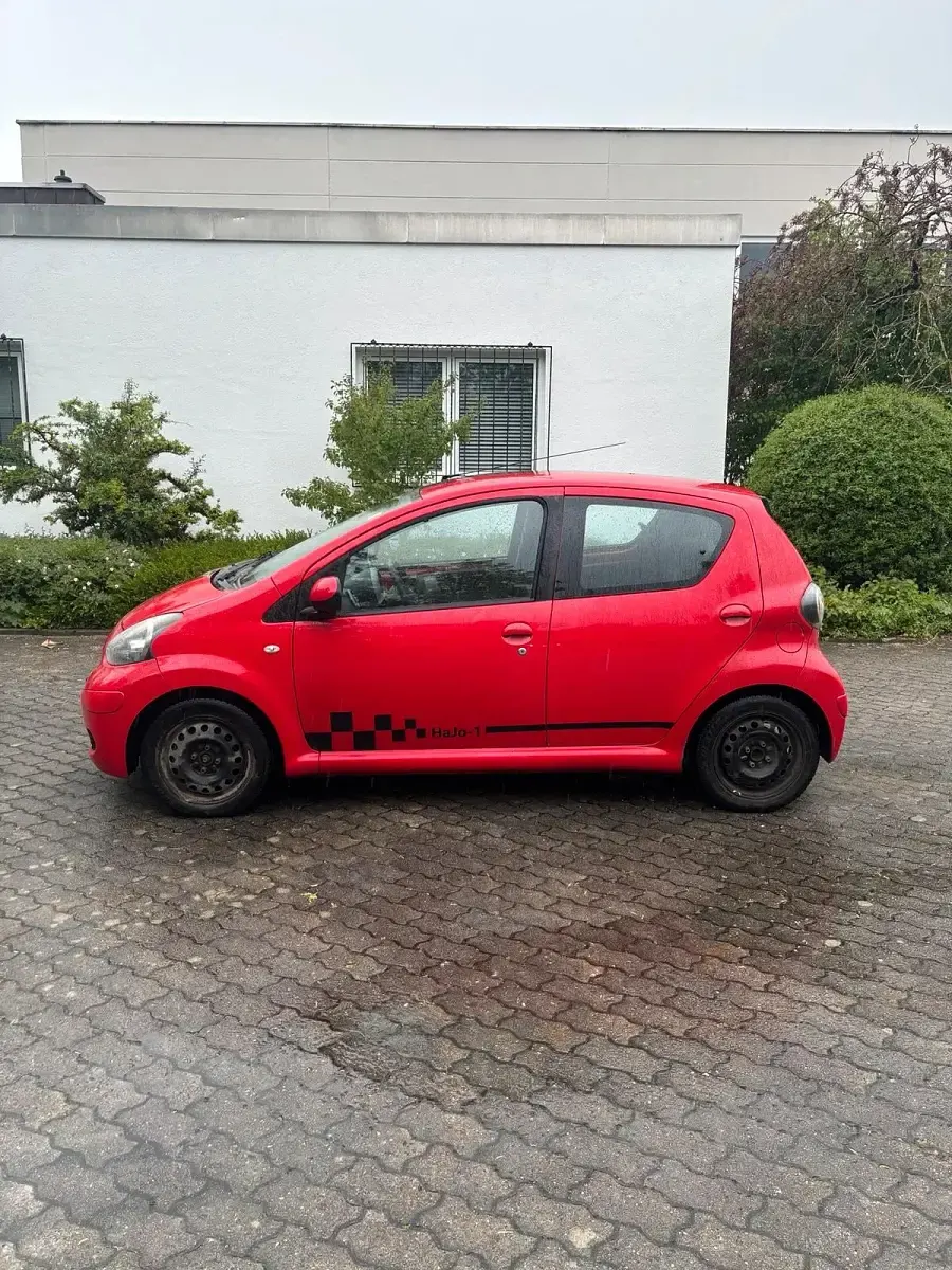 Second-hand Toyota Aygo 68 CP (50 kW) 2009 Roșu Hatchback