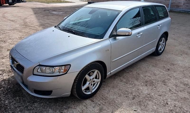 Gebraucht Volvo V50 109 PS (80 kW) 2009 Silber Kombi