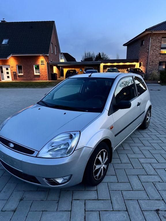 Gebraucht Ford Fiesta Ghia 101 PS (74 kW) 2005 Silber Kleinwagen