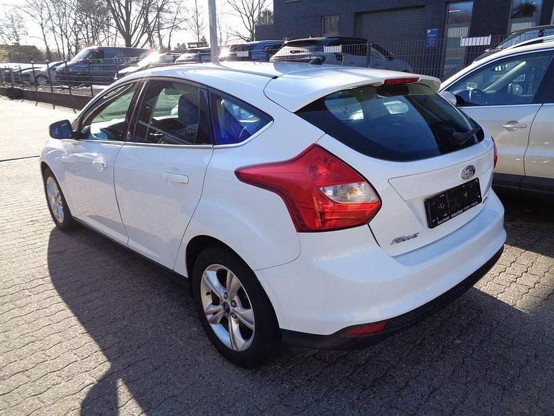 Gebraucht Ford Focus Champions Edition 101 PS (74 kW) 2012 Weiß Limousine