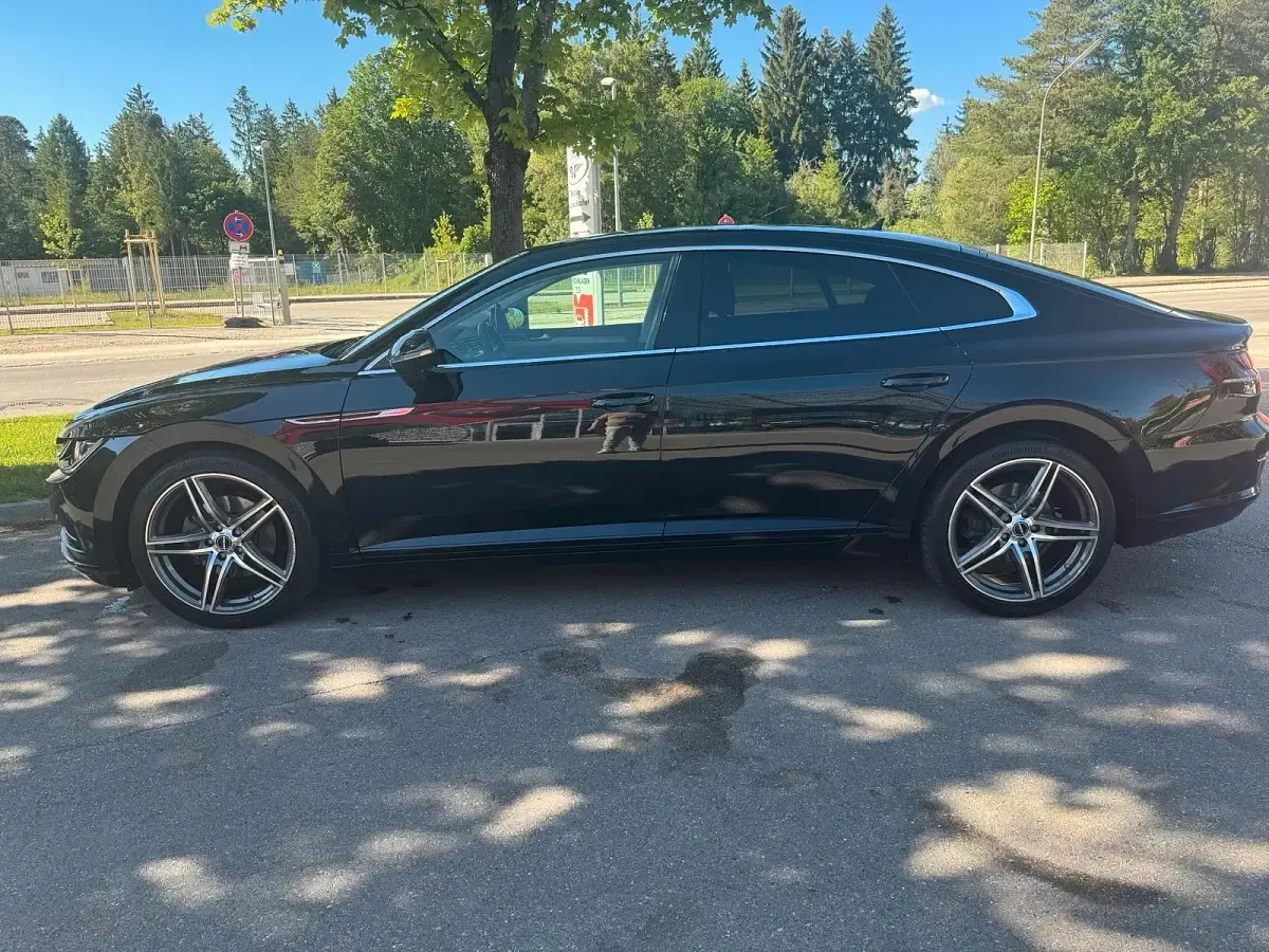 Gebraucht VW Arteon 150 PS (110 kW) 2019 Schwarz Kleinwagen
