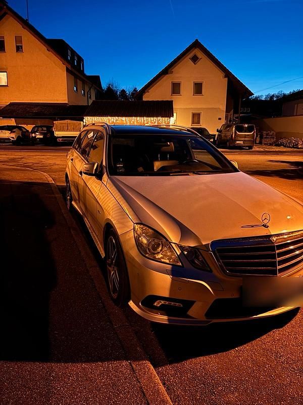 Silber Gebraucht 2011 Mercedes E300 Kombi | 12.500 € - Bild 1/4