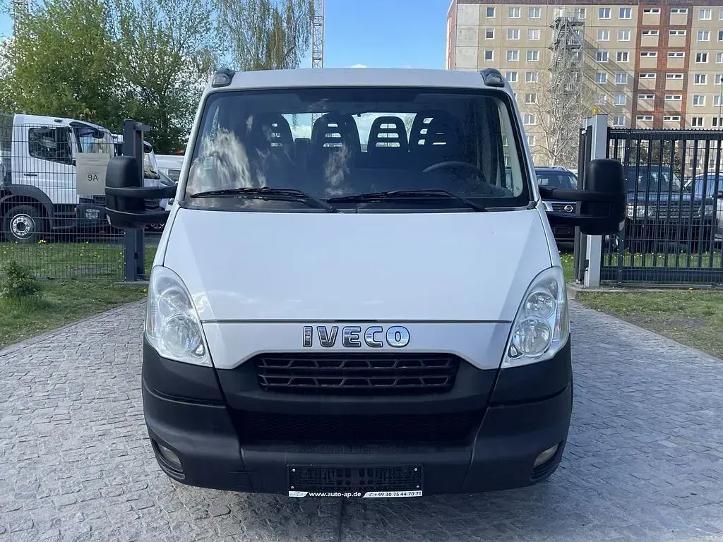 Second-hand Iveco Daily 170 CP (125 kW) 2012 Alb Monovolum