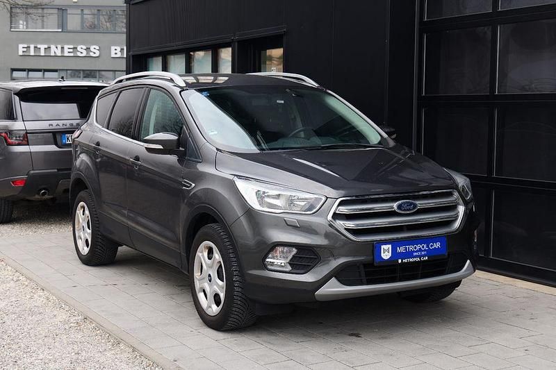 Gebraucht Ford Kuga Trend 120 PS (88 kW) 2019 Grau SUV