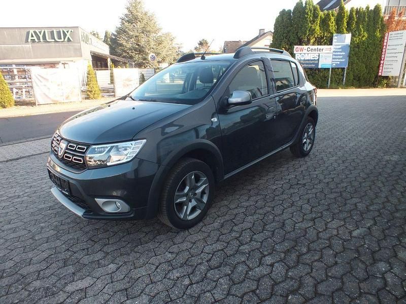 Grau Gebraucht 2020 Dacia Sandero Prestige Kleinwagen | 11.800 € (Fairer Preis) - Bild 1/4