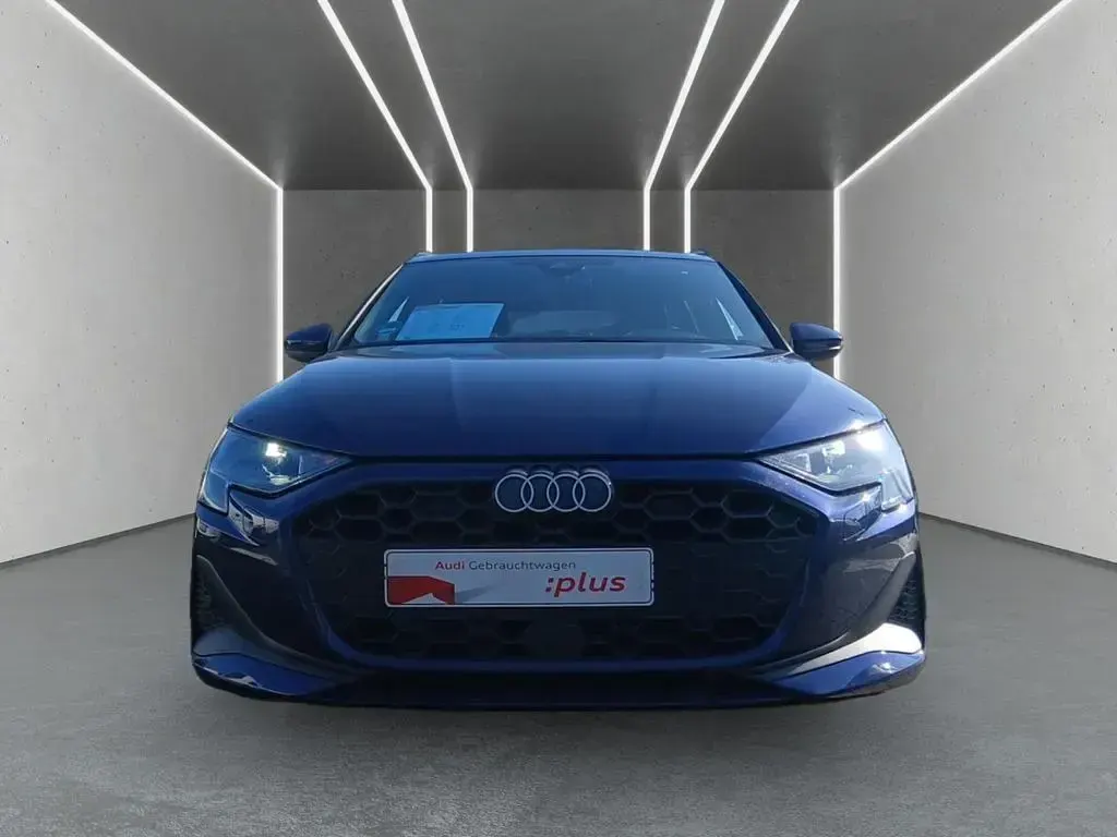 Gebraucht Audi A3 Ambiente 116 PS (85 kW) 2025 Blau Limousine