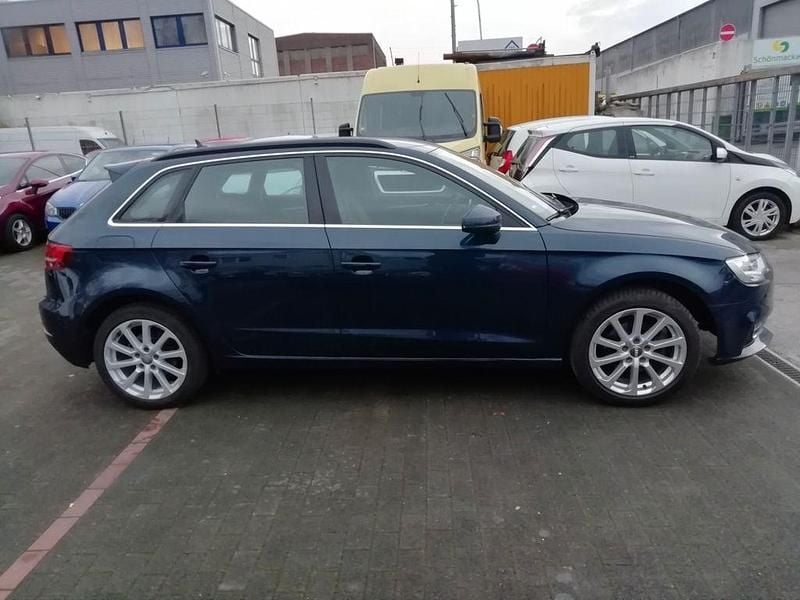 Second-hand Audi A3 Design 116 CP (85 kW) 2017 Albastru Berlinǎ