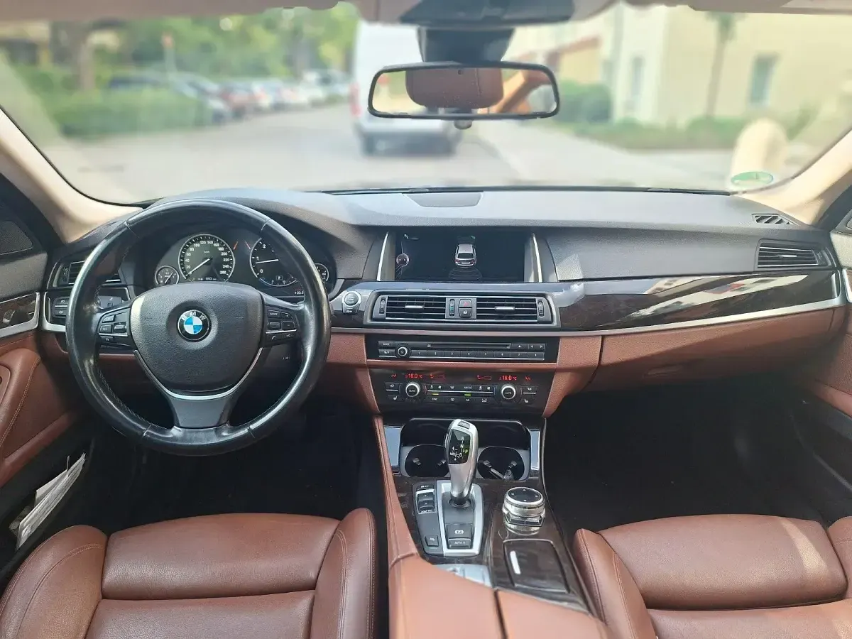 Gebraucht BMW 530 Sport Line 258 PS (189 kW) 2014 Schwarz Kombi
