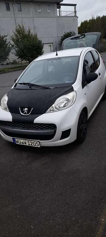 Gebraucht Peugeot 107 68 PS (50 kW) 2010 Weiß Kleinwagen
