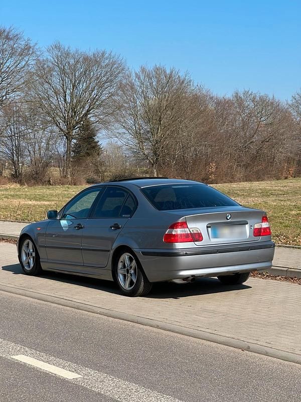Gebraucht BMW 318 143 PS (105 kW) 2005 Grau Limousine