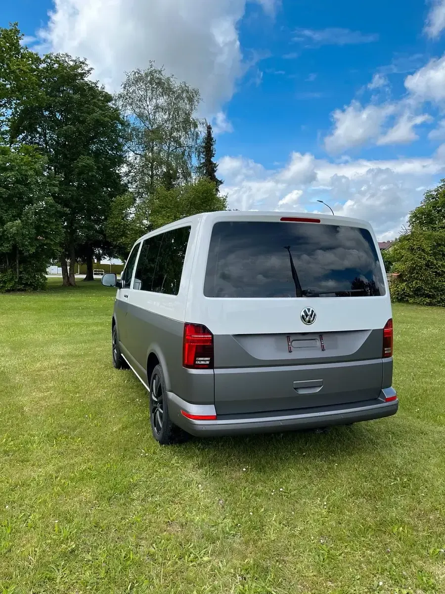 Gebraucht VW Multivan Trendline 150 PS (110 kW) 2021 Weiß Van / Kleinbus