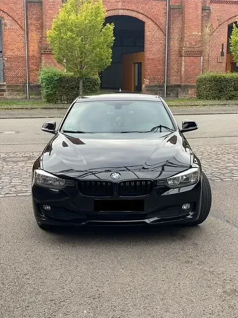 Gebraucht BMW 320 Sport Line 184 PS (135 kW) 2015 Schwarz Kombi
