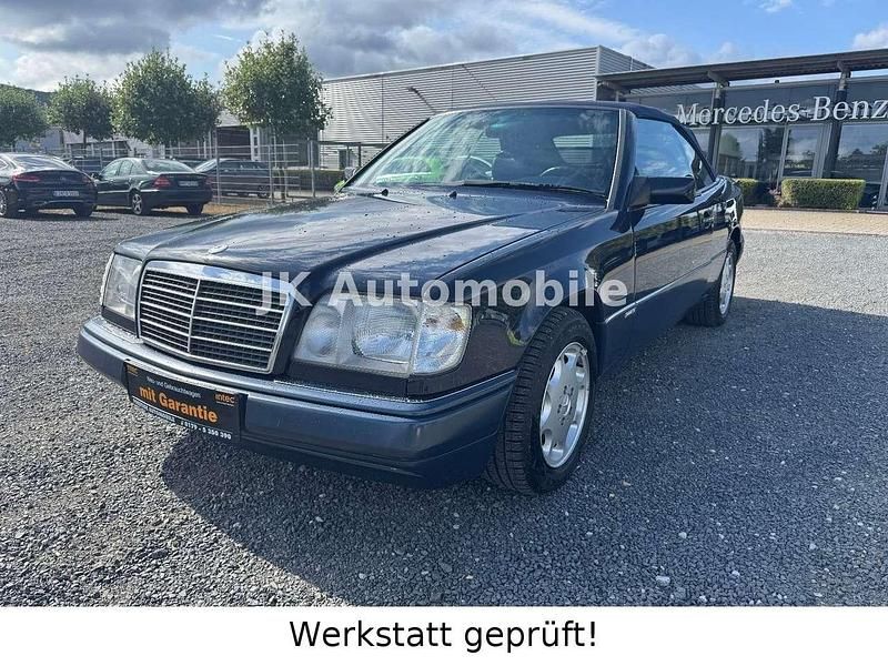 Gebraucht Mercedes 220 150 PS (110 kW) 1993 Dunkelblau Cabrio