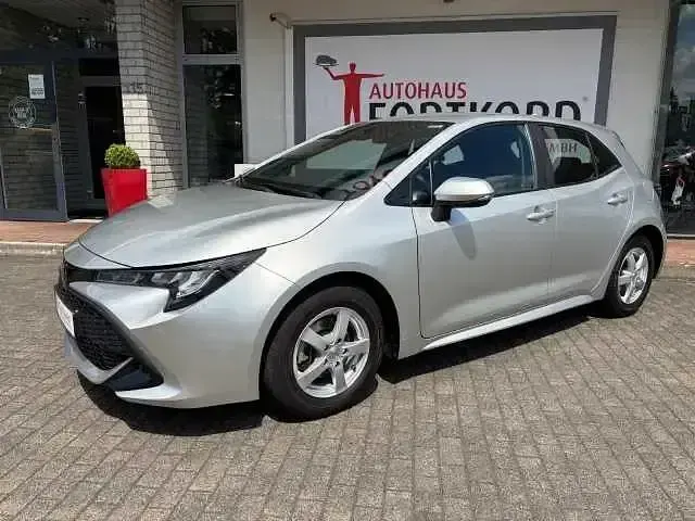 Gebraucht Toyota Corolla 116 PS (85 kW) 2019 Silber Limousine