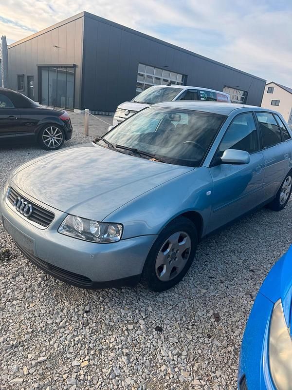 Silber Gebraucht 2001 Audi A3 Kleinwagen | 2.200 € (Etwas zu teuer) - Bild 1/4