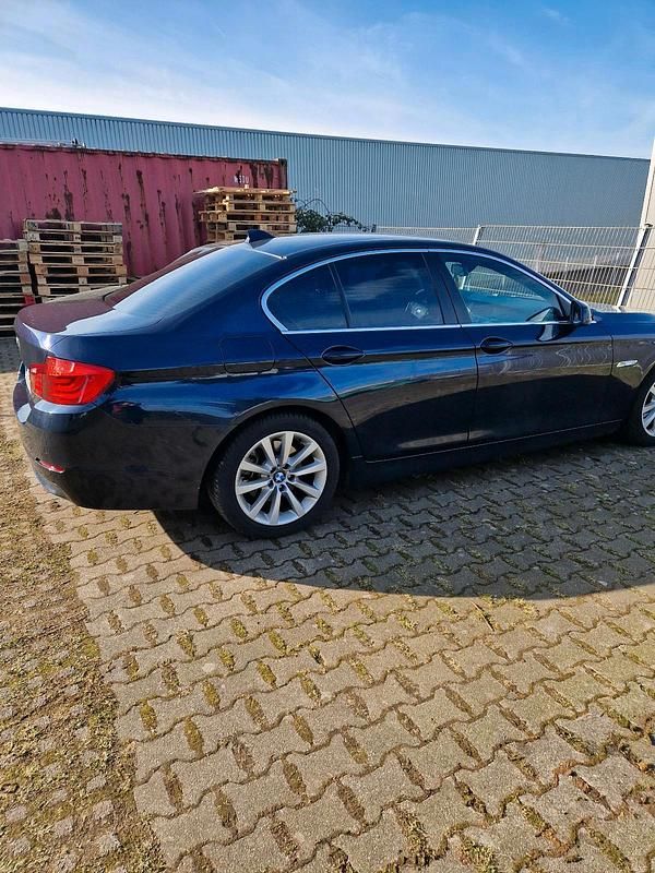 Gebraucht BMW 520 184 PS (135 kW) 2013 Blau Limousine