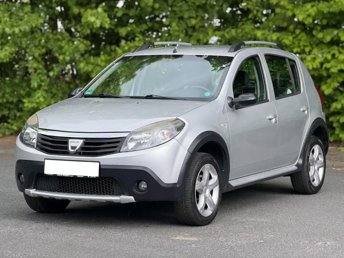 Używany Dacia Sandero Stepway 84 KM (61 kW) 2012 Srebrny SUV