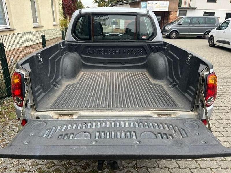 Gebraucht Mitsubishi L200 Intense 136 PS (100 kW) 2008 Silber Abholung