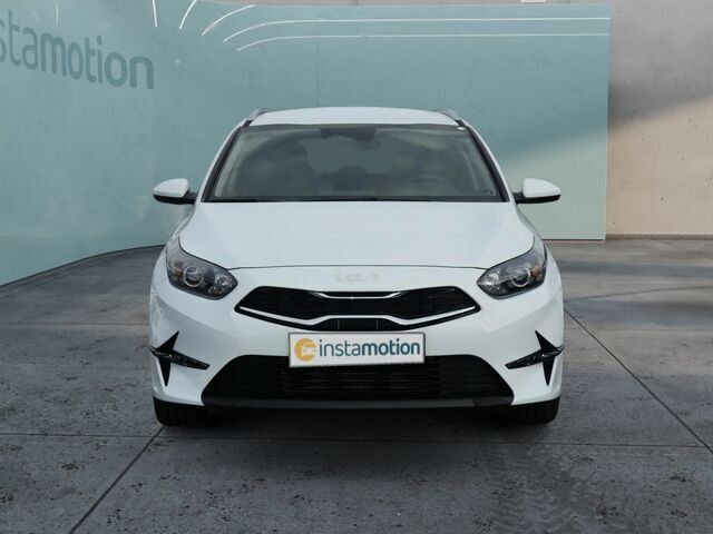 Gebraucht Kia Ceed 101 PS (74 kW) 2024 Weiß Kleinwagen