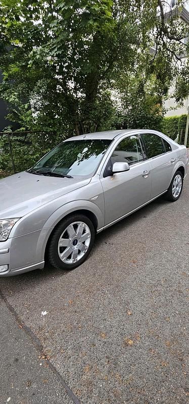 Gebraucht Ford Mondeo 147 PS (108 kW) 2006 Silber Limousine