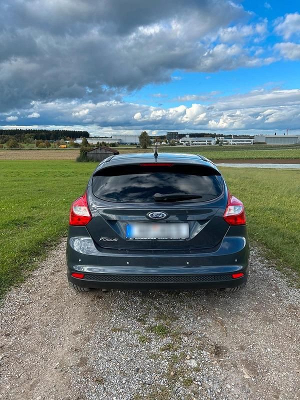 Gebraucht Ford Focus 116 PS (85 kW) 2014 Andere farben Limousine