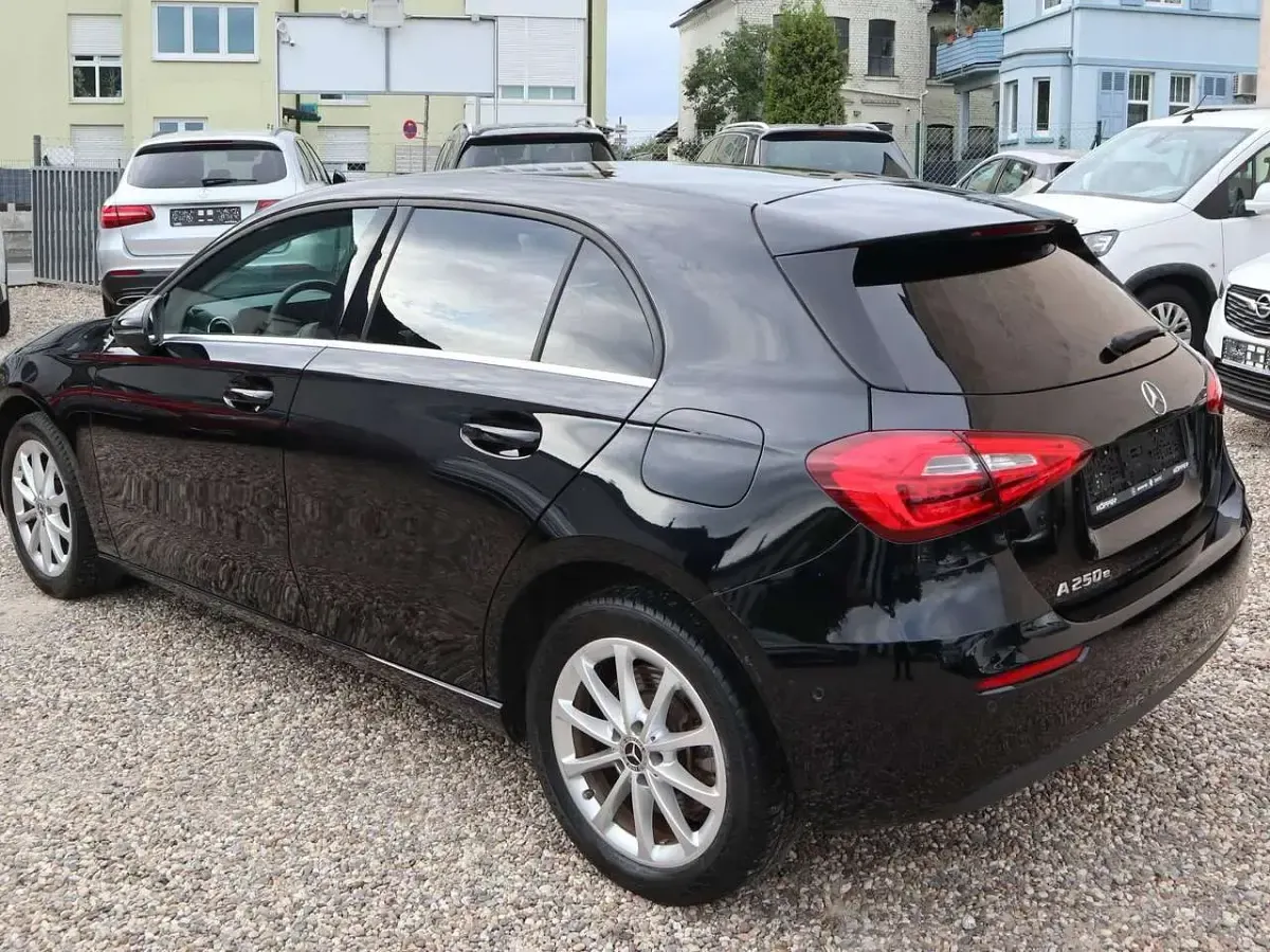Gebraucht Mercedes A250 160 PS (117 kW) 2022 Schwarz Kleinwagen