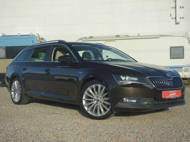 Gebraucht Skoda Superb LAURIN & KLEMENT 190 PS (139 kW) 2017 Braun Kombi