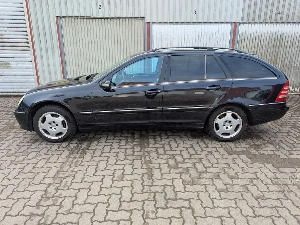 Gebraucht Mercedes C180 143 PS (105 kW) 2005 Schwarz (metallic) Kombi