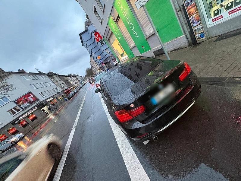 Gebraucht BMW 318 165 PS (121 kW) 2012 Schwarz Limousine