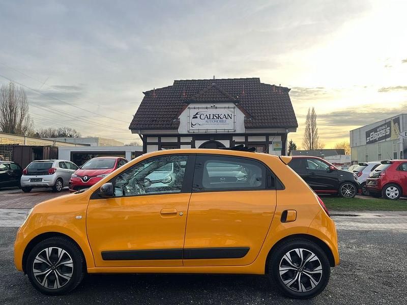 Gelb Gebraucht 2022 Renault Twingo Play Kleinwagen | 10.950 € (Fairer Preis) - Bild 1/4