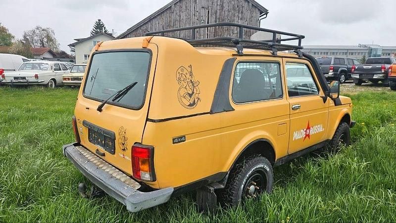 Second-hand Lada niva 82 CP (60 kW) 2007 Galben SUV
