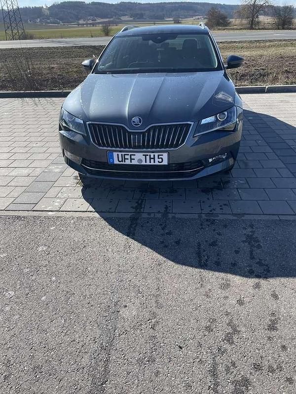 Gebraucht Skoda Superb Style 190 PS (139 kW) 2018 Grau Kombi