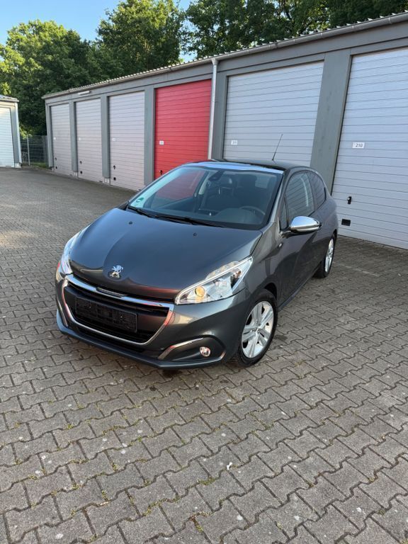 Grau Gebraucht 2016 Peugeot 208 Style Kleinwagen | 4.900 € (Guter Preis) - Bild 1/4