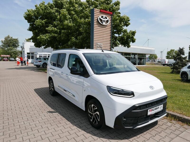 Weiß Gebraucht 2024 Toyota Proace Verso City Kombi | 35.960 € (Teuer) - Bild 1/4