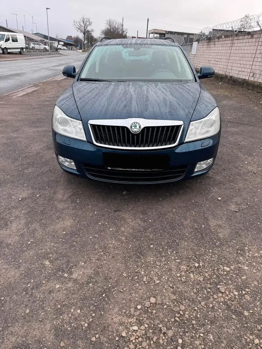 Gebraucht Skoda Octavia 140 PS (102 kW) 2013 Blau Kombi
