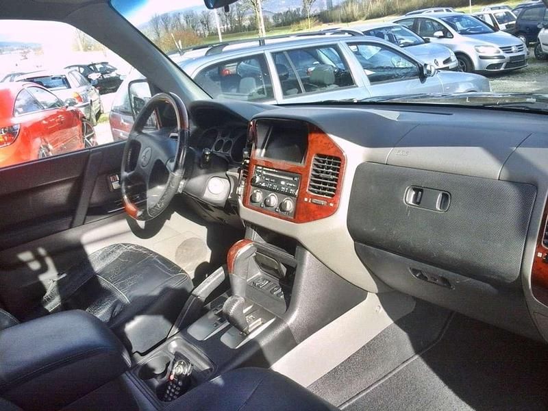 Gebraucht Mitsubishi Pajero Elegance 160 PS (117 kW) 2003 Magicschwarz (p) SUV