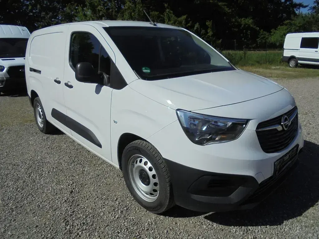 Używany Opel Combo Edition 102 KM (75 kW) 2022 Biały Minivan