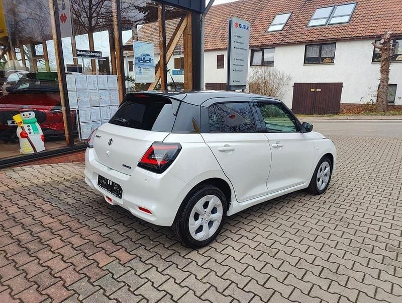 Neu Suzuki Swift Comfort 83 PS (61 kW) 2025 Blau Limousine