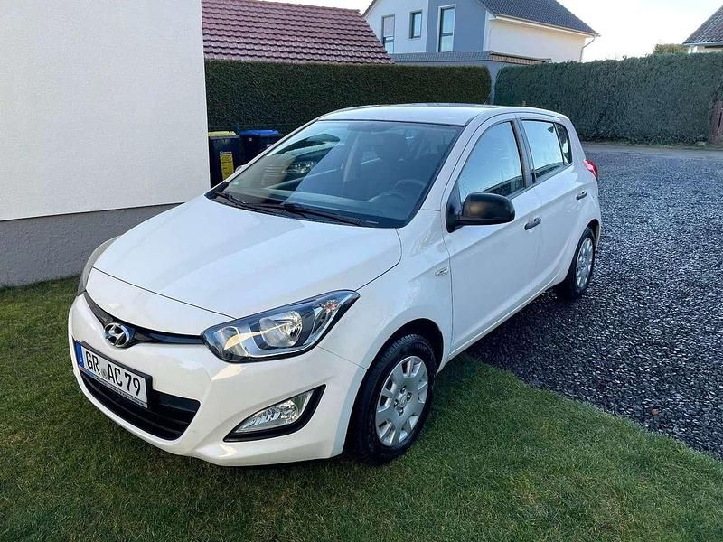 Gebraucht Hyundai i20 Trend 86 PS (63 kW) 2012 Weiß Kleinwagen