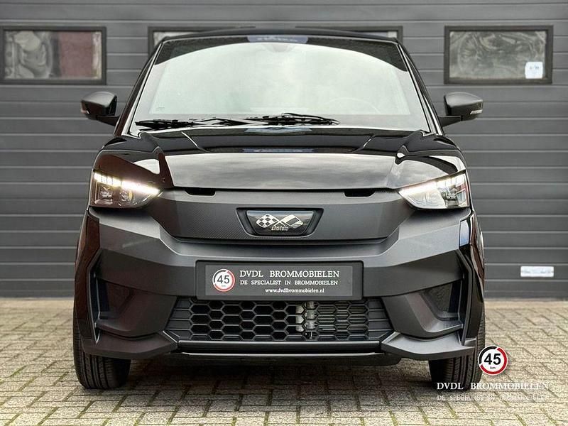 Ny Ligier JS50 2025 Sort Hatchback