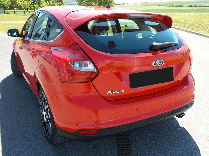 Gebraucht Ford Focus Titanium 182 PS (133 kW) 2014 Rot Limousine