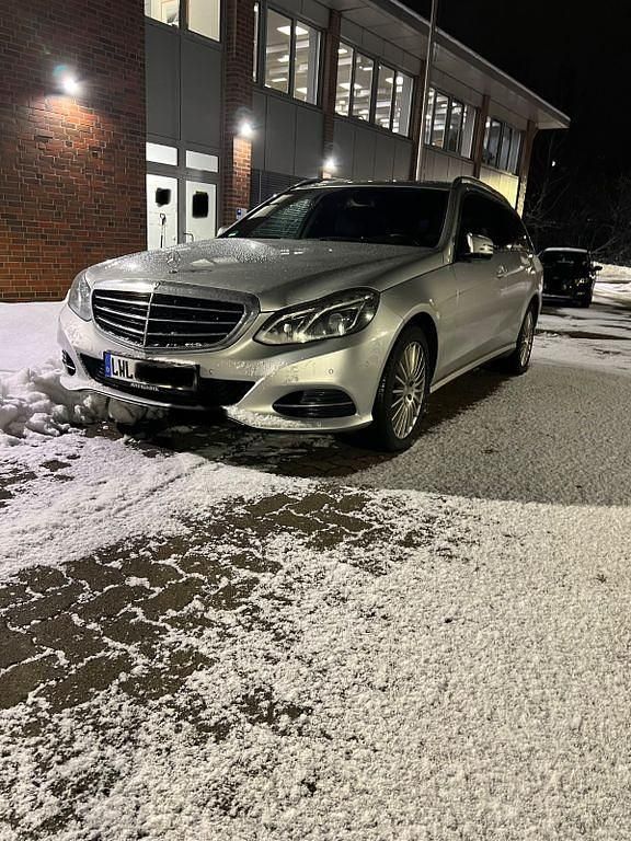 Gebraucht Mercedes E220 170 PS (125 kW) 2014 Silber Kombi