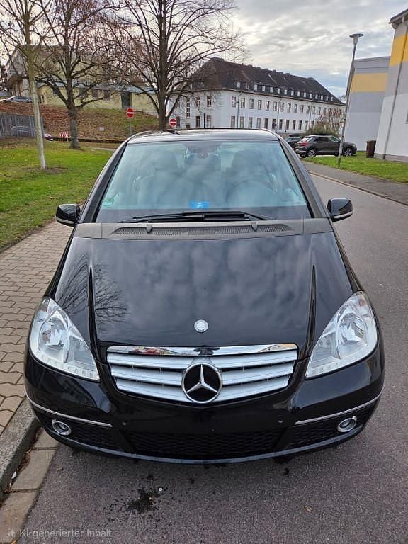 Schwarz Gebraucht 2012 Mercedes A180 Limousine | 5.600 € (Superpreis) - Bild 1/4